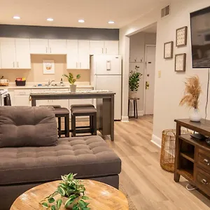 2 Bedroom In The Heart Of , Columbus United States